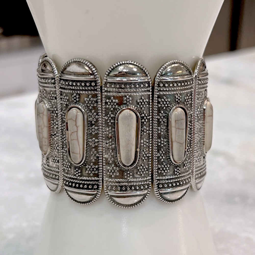 White Howlite Silvertone BOHO Stretch Bracelet - Picture 2 of 6